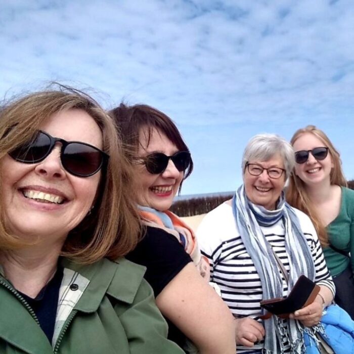 Gruppenfoto zeigt Sabine, Anja, Christel und Sara Morell. 3 Generationen im Familienurlaub