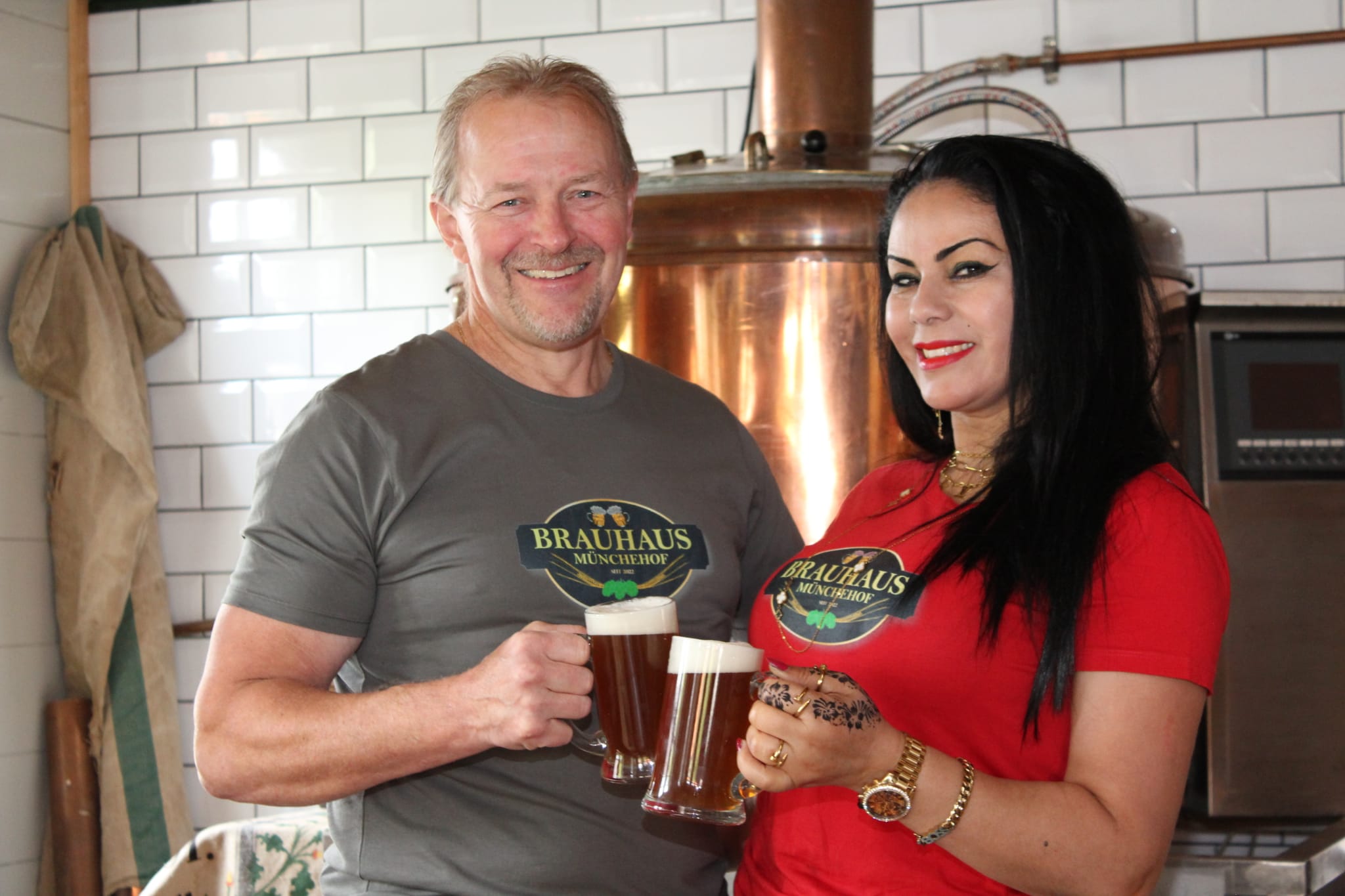 Foto von Dirk und Maria vom Brauhaus Münchehof mit Statement zu Anja Morell zur Bürgermeisterwahl Seesen